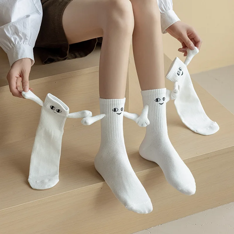 2 Pair Funny Creative Magnetic Attraction Holding Hand Black White Cartoon Eyes Couples Socks Club Celebrity Couple Socks Ins