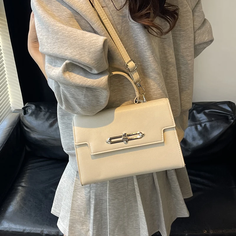 

Sophisticated Women Messenger Bag PU Leather Material Crossbody Style with Secure Closure Multiple Pockets for Daily Commute