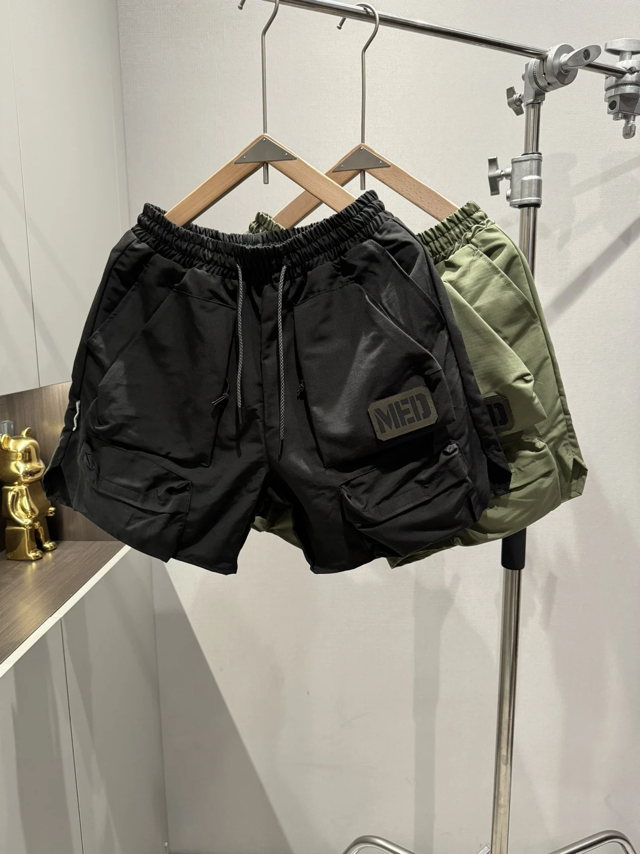 

Мужские летние рабочие брюки, повседневные спортивные штаны с большими карманами, прямые брюки длиной три четверти, модные молодежные брюки.