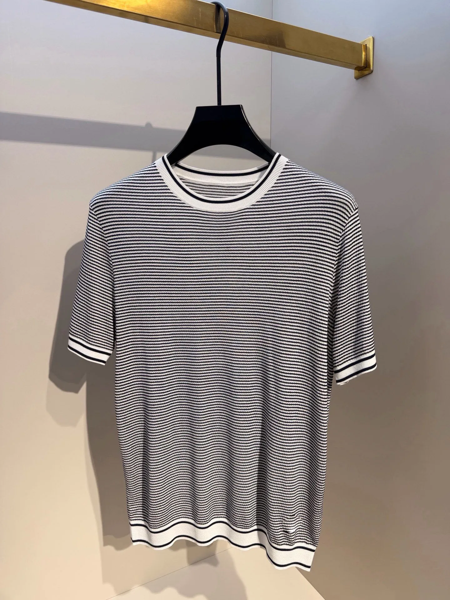 SIJITONGDAThe latest pinstripe men's round neck short-sleeved sweater in spring and summer of 2026, featuring knitted blended fa