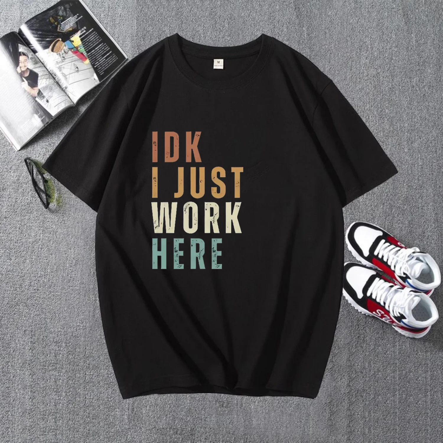 IDK IJUST WORK Here Fun Satire تي شيرت الفكاهة 100% قطن قصير الأكمام مخصص كلاسيكي جديد Crewneck ملابس الشارع للرجال