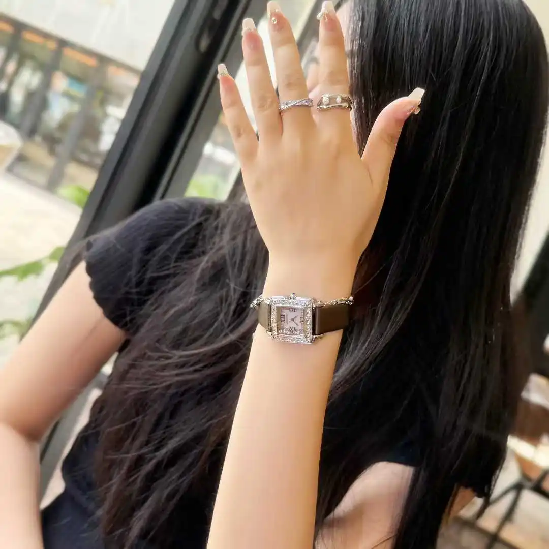 2025 Fashion Designer Wristwatch Top Brand Luxury Women Watches Quartz Crystal Ladies Watch Simple Square Watch Women