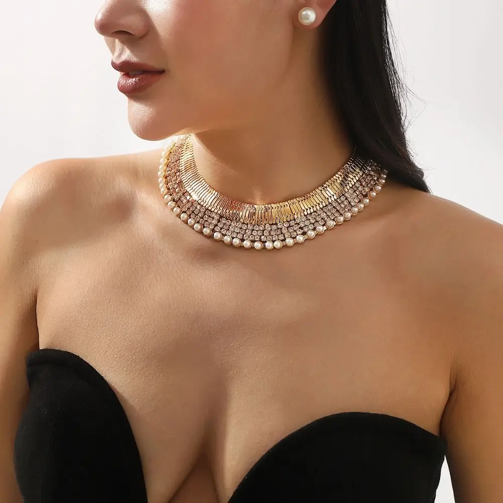 حجر الراين قلادة القرط مجموعة رائعة المبالغة متعدد الطبقات مجموعة مجوهرات تحسس متقدم تقليد اللؤلؤ سلسلة الترقوة