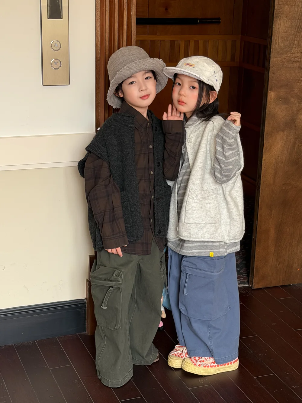 2026 Autumn New Children Sleeveless Vest Solid Boys Casual Sweater Coat Cotton Girls Knitted Cardigan Kids Clothes