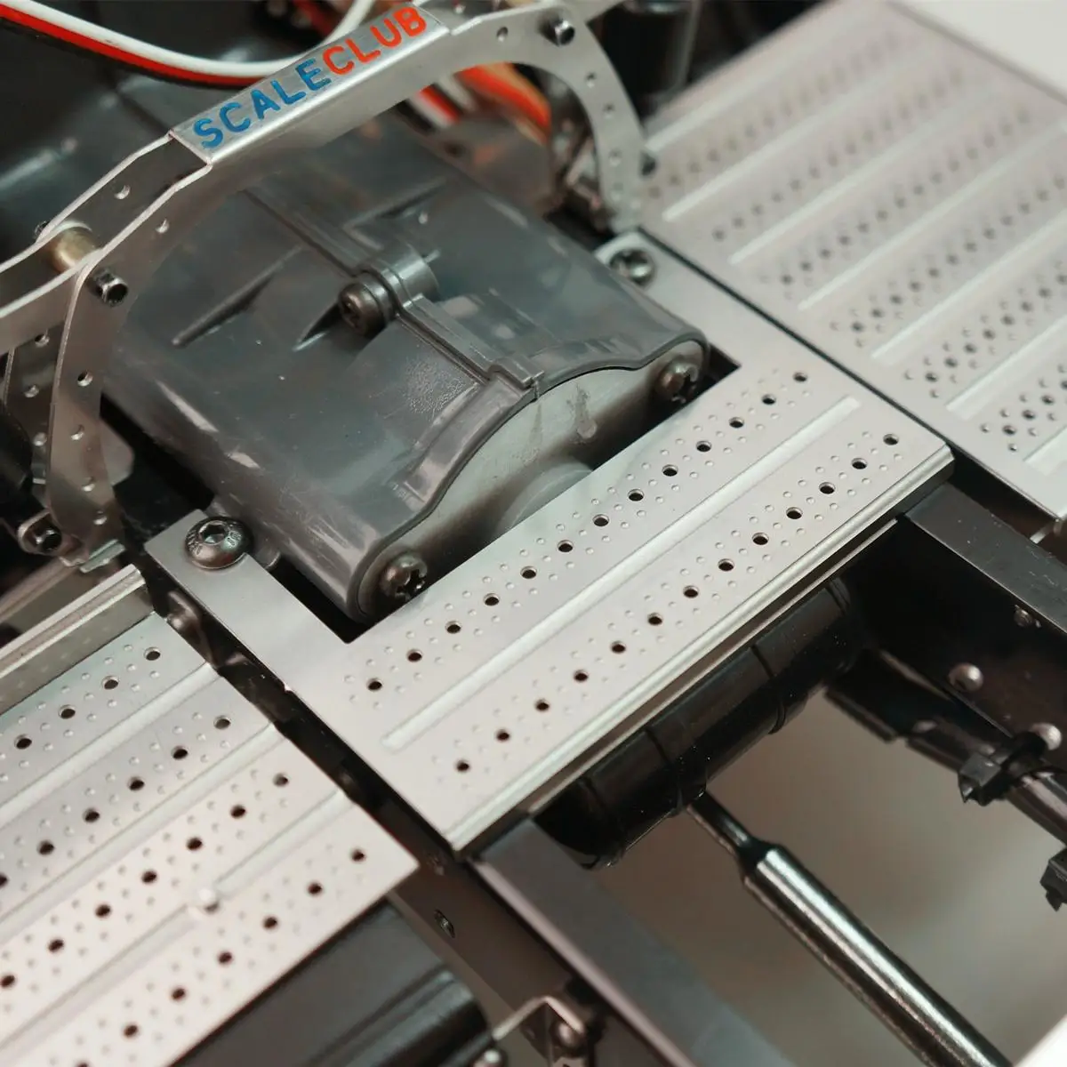 Scaleclub Tamiya trailer truck 1:14 upgraded gearbox metal pedal workbench - Image 2
