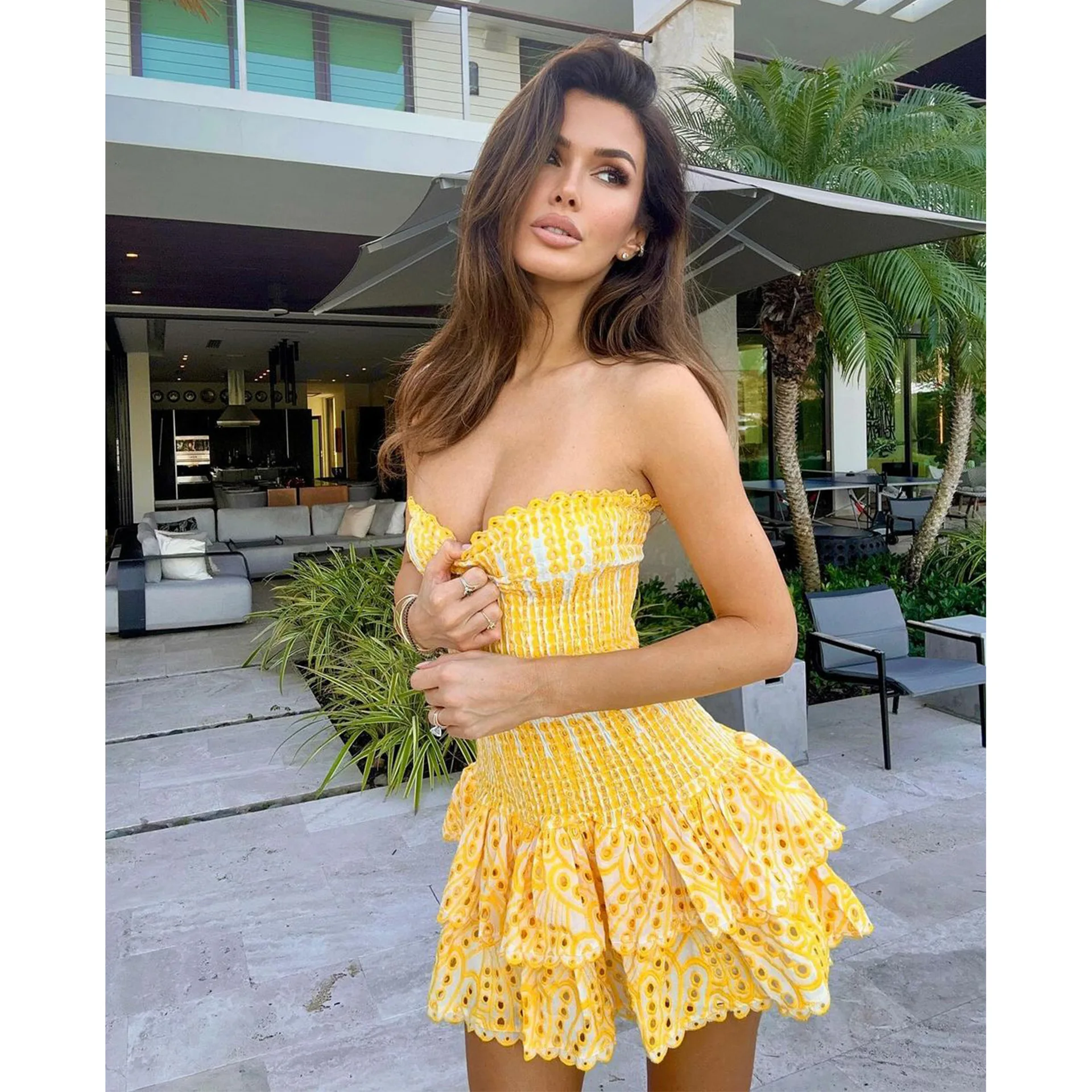 

Bohemian vacation style tube top sexy waist cake dress fashionable simple temperament elegant versatile high-end vacation style