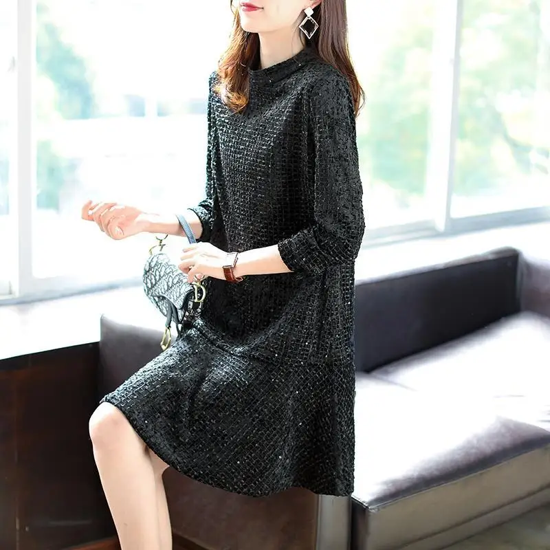 Xiaoxiangfeng Sequin Velvet Women\'s Autumn and Winter New Pullover Round Neck Plaid Bottom Western Style Long Sleeved Dress