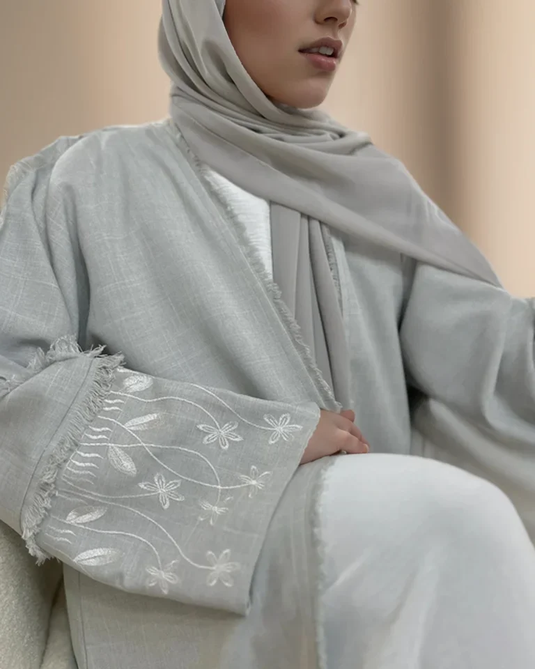 2025New Muslim Women's Light Gray Abaya Embroidered with White Floral Patterns on Sleeves for Islamic Festivities in Middle East