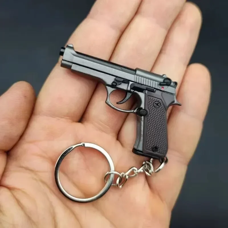 Mini pistola M92 1:4, llavero de Metal, pistola, revólver, llavero de tiro, pistola de juguete con caja de aleación, juguete de decoración de regalo