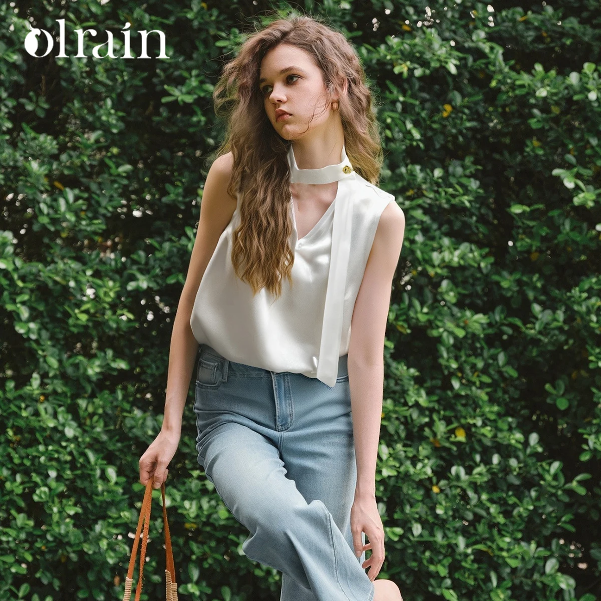 

OLrain Women's Casual Halter Neck Sleeveless 2025 Summer French White Ribbons Ladies V-neck Slim Tops For Woman O57XX99310