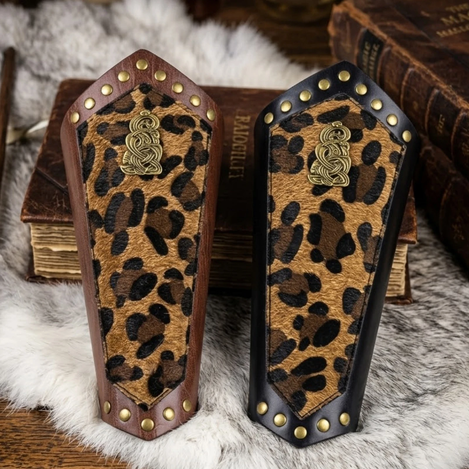1pc Medieval Viking Retro Arm Guards Wrist Guards Leopard Faux Fur PU Leather Arm Gauntlets Renaissance Costume Accessories Cosplay Props