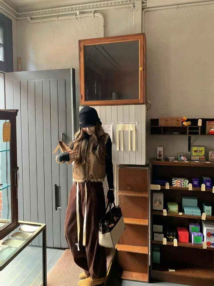 

2025 Trendy Fur Lined Waistcoat Thermal Insulated Double Layer Design for -20℃ to 10℃ Temperature Range​