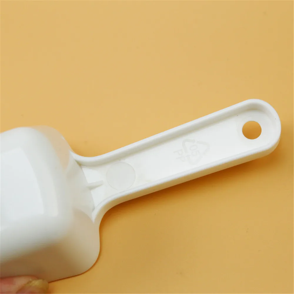 Multi-Purpose Plastic Kitchen Ice Scoops Bar Scoop for Canisters Flour Powders Dry Foods Candy Pop Corn Coffee Beans