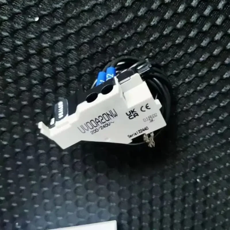 

Совершенно новый отряд повышенного напряжения TERASAKI UV00A20NW200-240VAC.