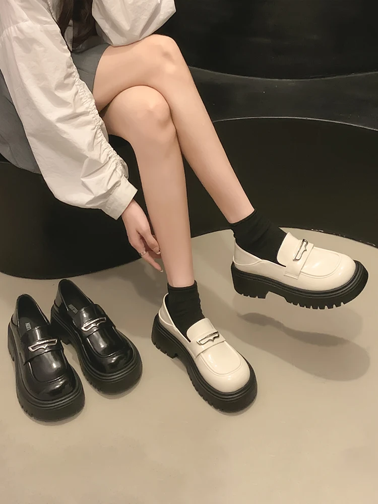 Mocassini da donna scarpe punta tonda autunno Casual Sneakers femminili Oxfords Modis All-Match Slip-on tacchi autunno nuova pelle 2023