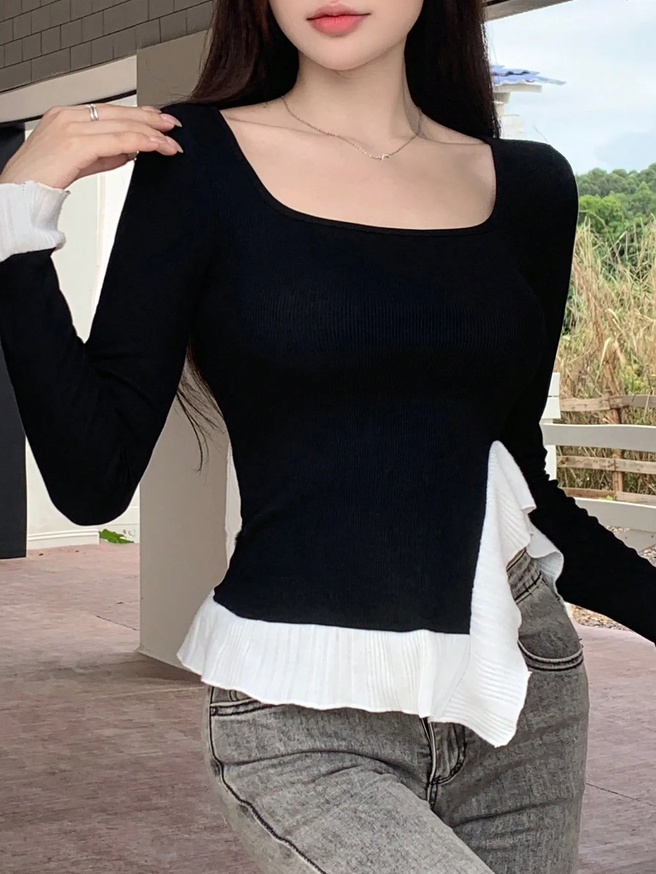 Women's Long-Sleeve T-Shirt with Casual Square Neck, Color-Block Ruffle, and Split Hem - Spring/Summer Style