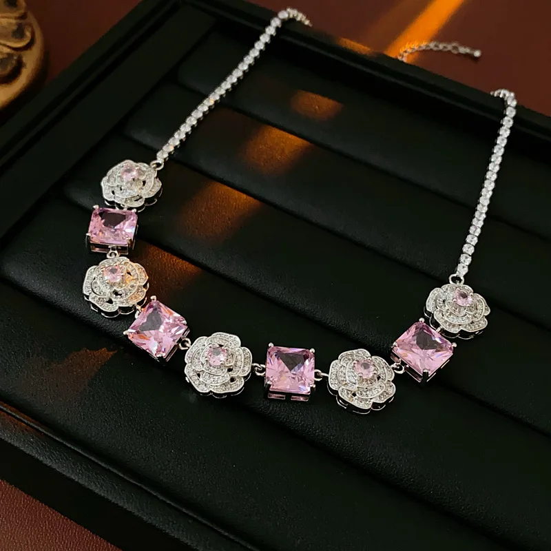 

Sparkly Square Zircon Necklace for Women Luxury Camellia Flower Necklace Laies Fashion Party Wedding Bridesmaids Jewelry