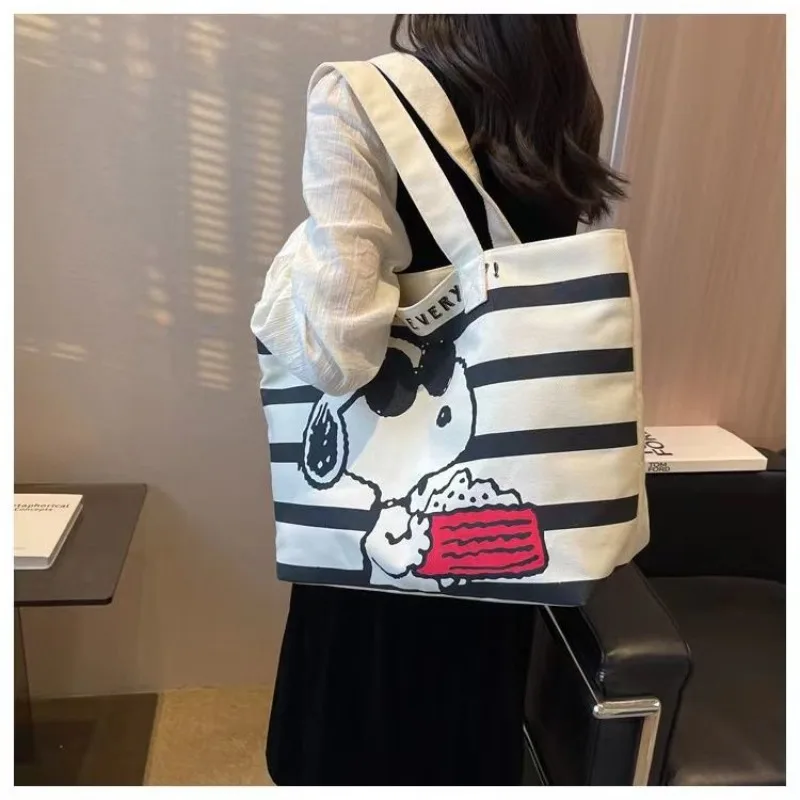 Borsa tote di grande capacità del fumetto dello studente di Miniso Snoopy nuova borsa della mamma stampata versatile borsa della spesa portatile a