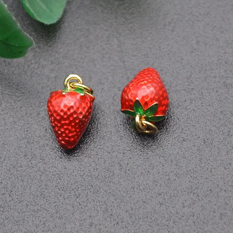 Imagem -06 - Banhado a Ouro Fruta Bonito Pequeno Vermelho Morango Esmalte de Metal Encantos para Pulseiras Brincos Colar Jóias Fazendo Atacado 20pc