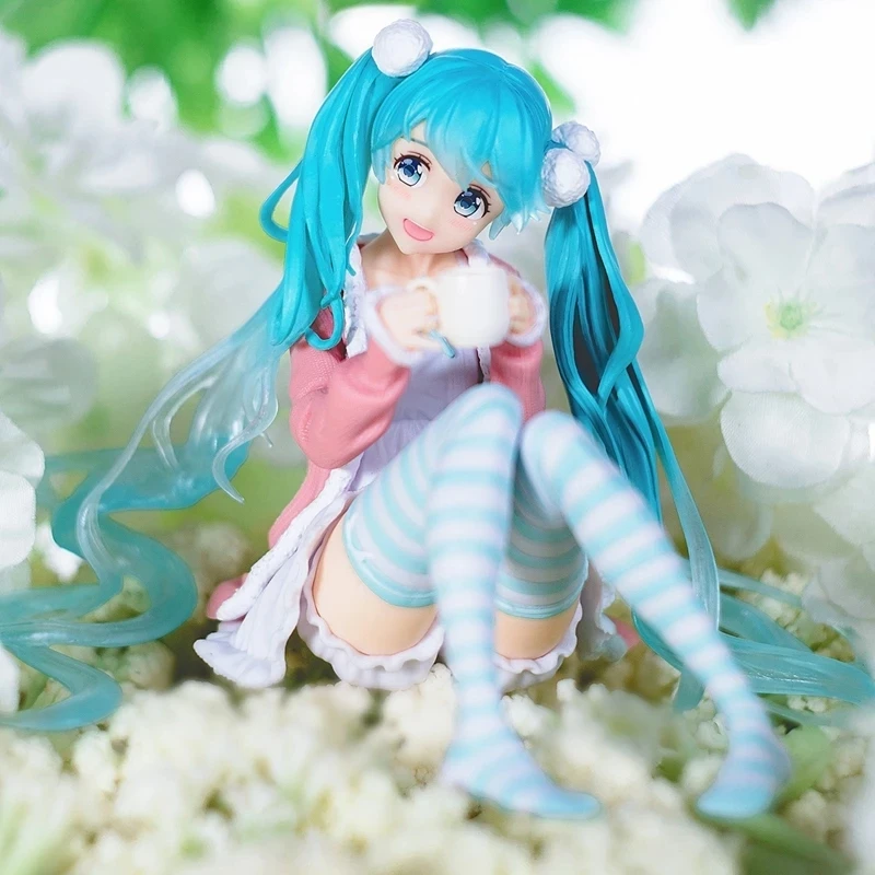 16Cm Anime Figuur Hatsune Miku Figuur Loungewear Paardenstaart Meisje Kariko Koyama Kussen Zitten Model Speelgoed Figuine Pvc Actiefiguur