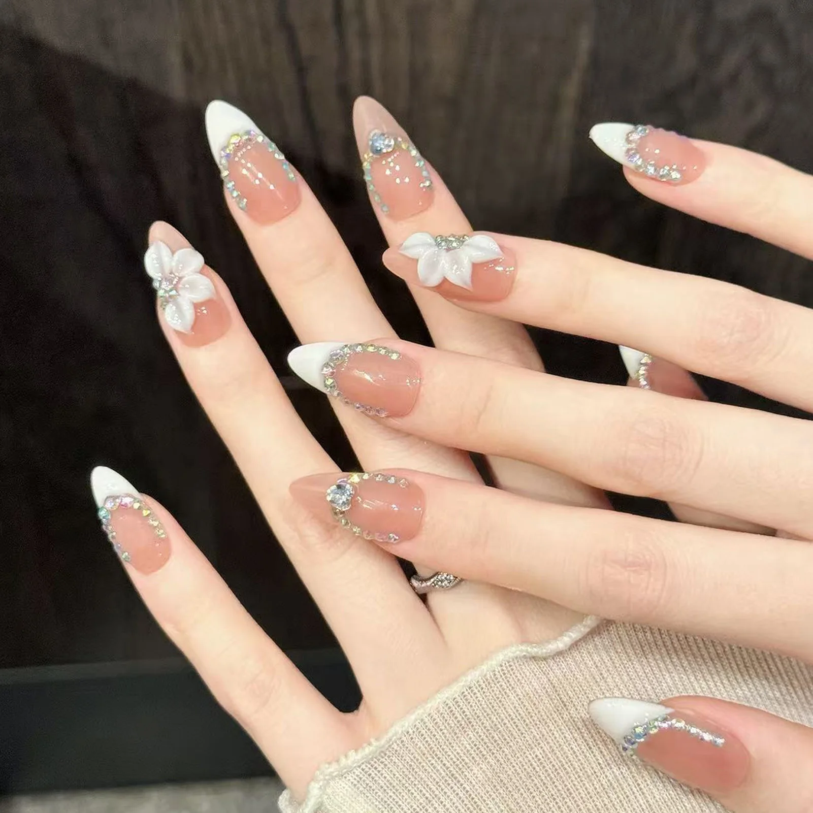 10pcs Handmade 3D Embossed White Flower Fake Nails Peach Pink Almond Simple French Style Press On Nails Gentle Girls False Nail