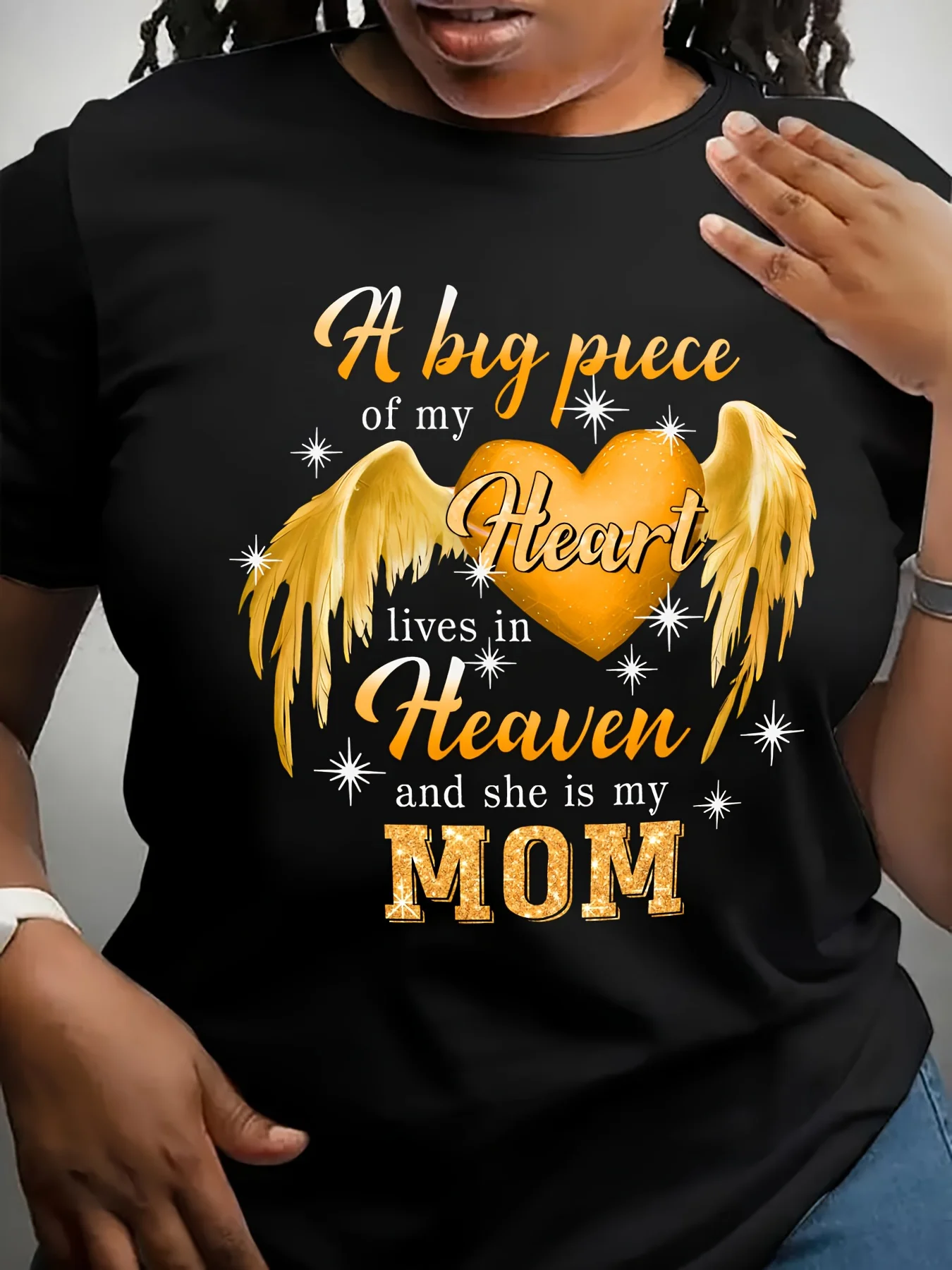 Camiseta con alas de ángel y lentejuelas doradas para mujer y hombre, con el texto "Mamá" y "Amor de ángel" - Corte holgado, manga corta, cuello redondo, con letras brillantes, ideal como regalo de cumpleaños o del Día de la Madre - Para usar (con detalles dorados), TALLA GRANDE