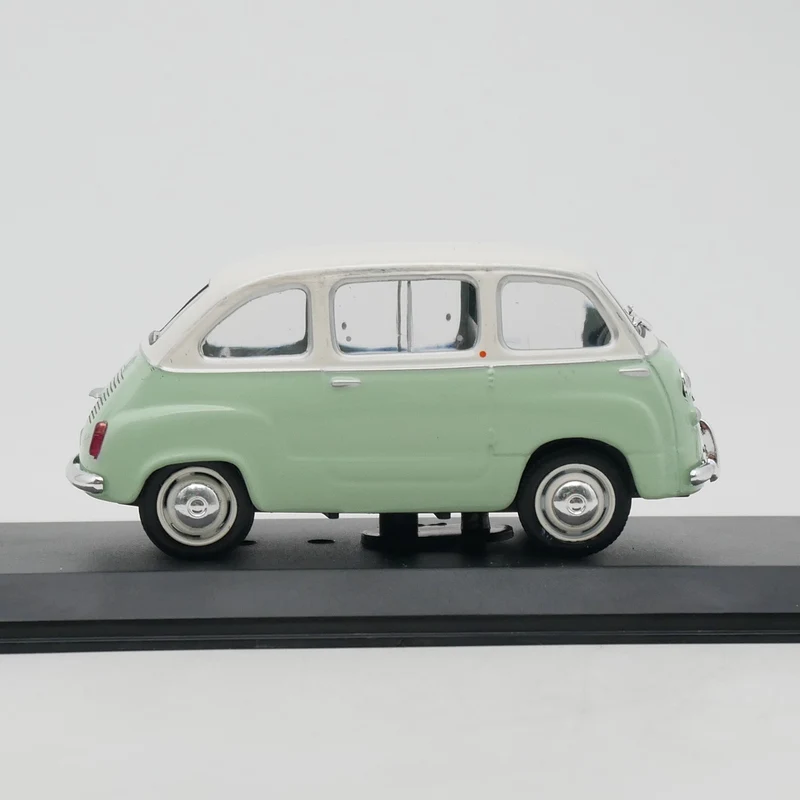 Ixo / Ist 1:43 Fiat 600 Multipla Diecast Car Metal Toy Vehicle Models