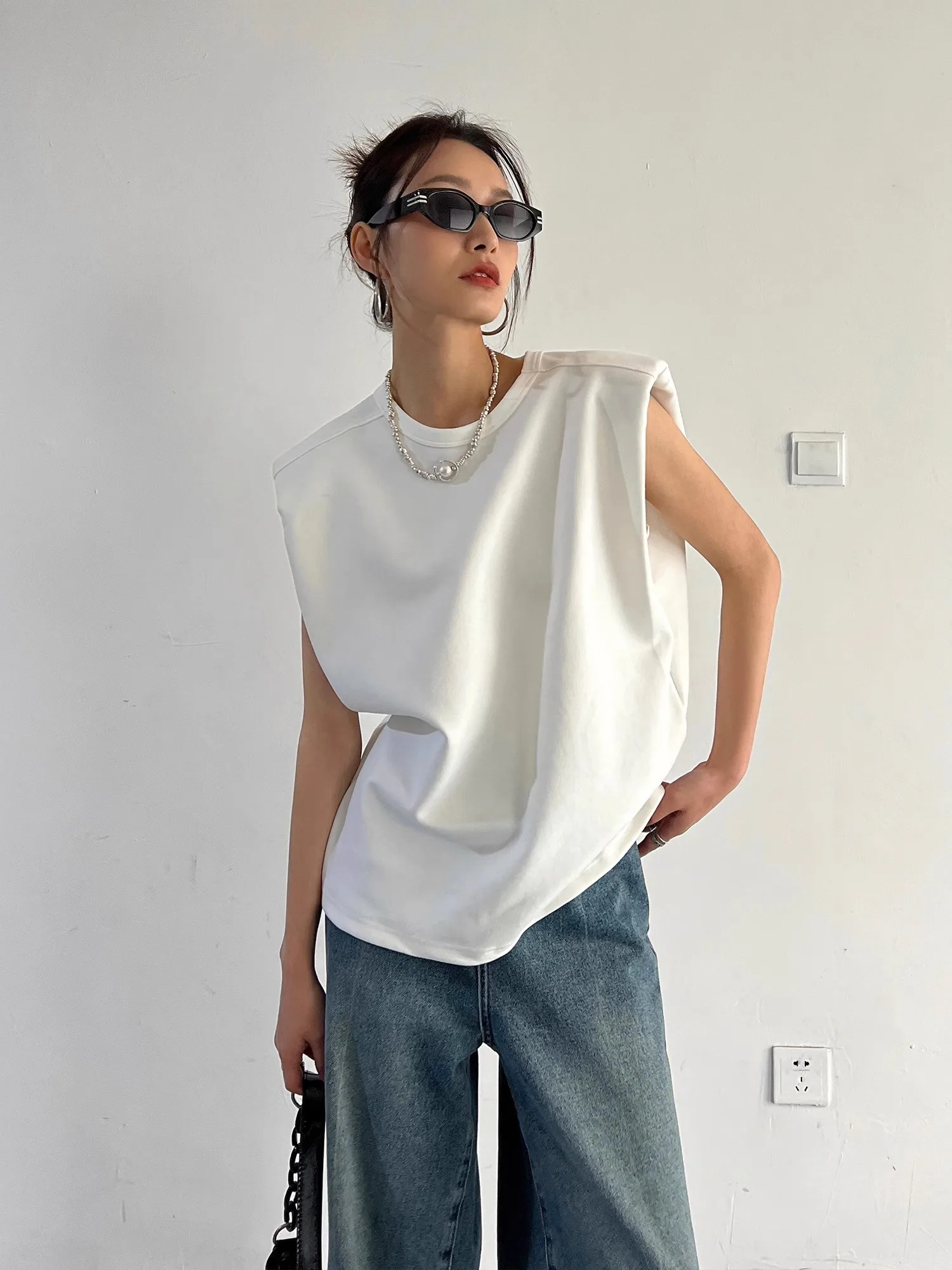 2025 Zomer Nieuwe Sle Koreaanse Loose Fit oulder Pad Vest Top vrouwen Svel Rechte Hoek Pendelen Dunne Pure Kleur t-shirt