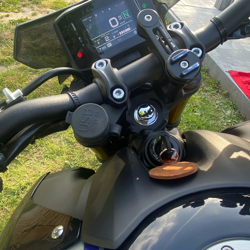 For YAMAHA MT09 MT-09 SP FZ09 XSR900 XSR 900 Tracer 900 9 GT 9GT 900GT Accessories Dual USB Charger Plug Socket Adapter Charging