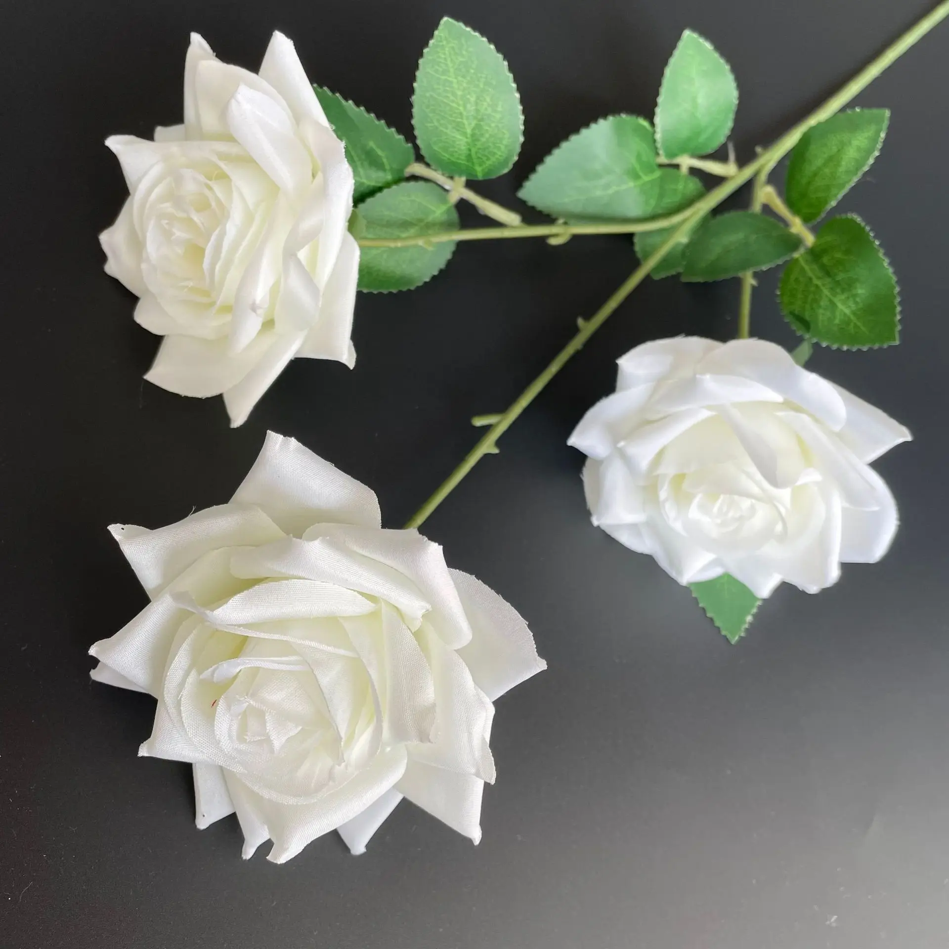 

5Pcs 3 Heads Artificial Rose Flowers Branch Wedding Road Leads Flower Arrangement Home Hotel Living Room Decoration Fake Roses