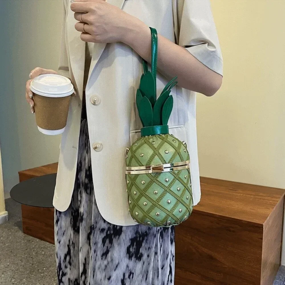 

Женская сумка через плечо в форме ананаса из искусственной кожи с заклепками и цепочкой, сумка-тоут, необычная сумка для лета и пляжа для девушек