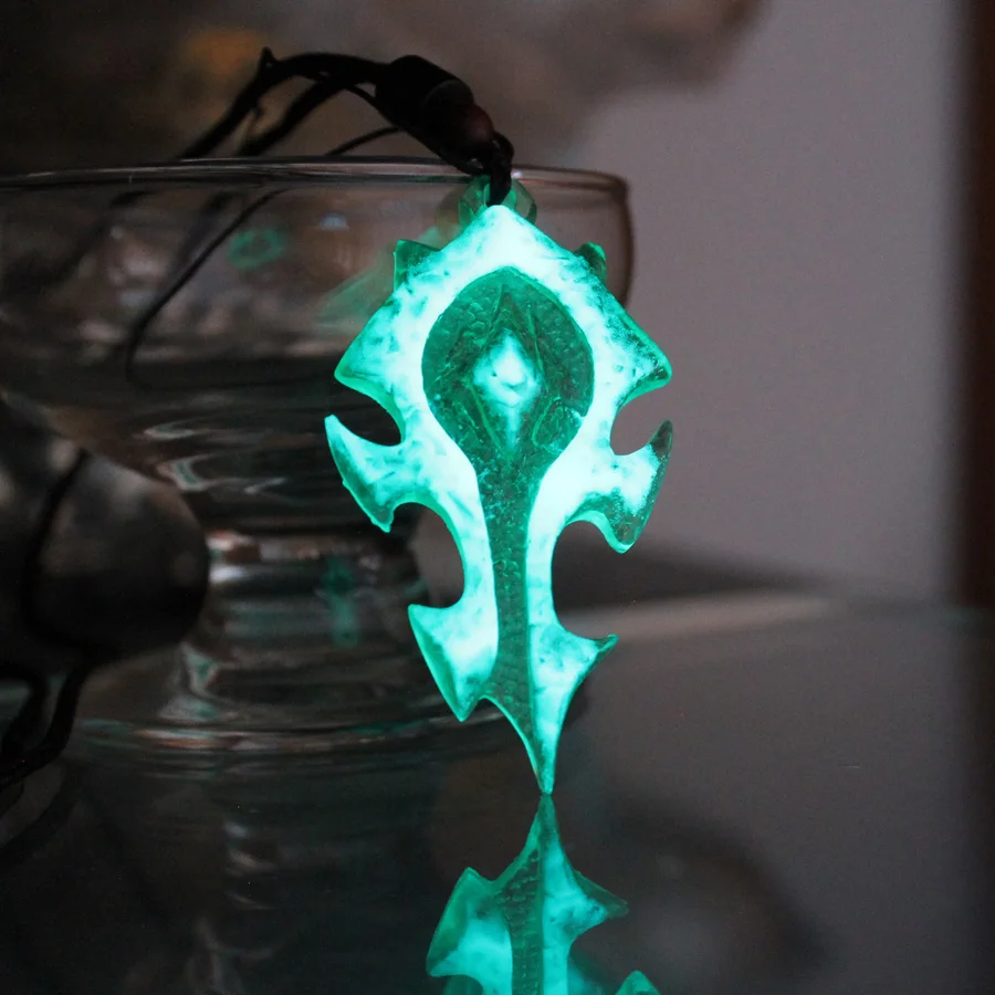 Glowing World of Warcraft WOW NECKLACE Alliance Horde of Warcraft Men Women GLOW in the DARK Fashion Charm Pendant Souvenir