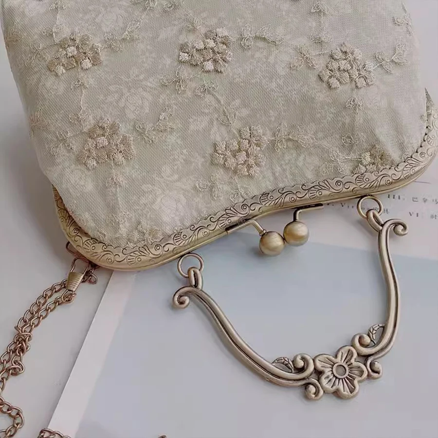 Vintage Metal Clip Hand Bags For Women Lace Embroidery Shoulder Bag Lock Design Evening Wallet Shopping Chains Crossbody Bag Sac