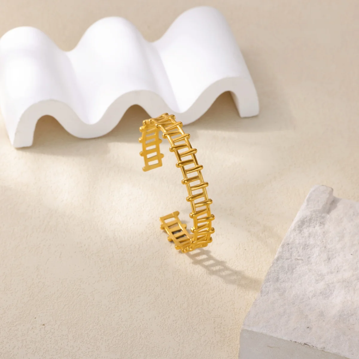 클래식 질감 기하학적 오픈 뱅글 팔찌 여성용 스테인리스 스틸 골드 색상 정교한 커프 팔찌 신상 핸드 주얼리