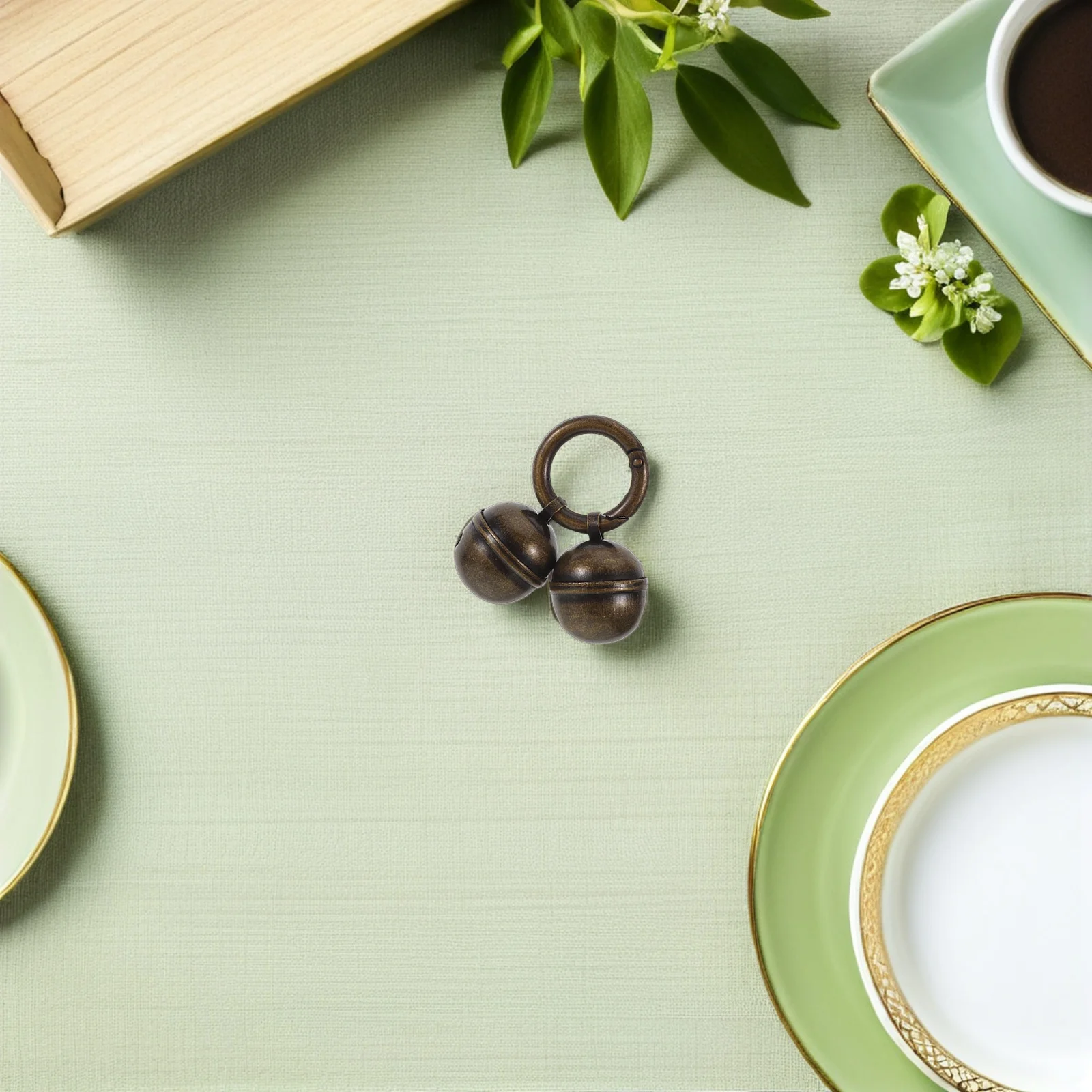 

2Pcs Pet Collar Bell Charms Quick Clips Loud Dog Cat Bells Durable Brass Festive Training Decor Dog Keychain Charm