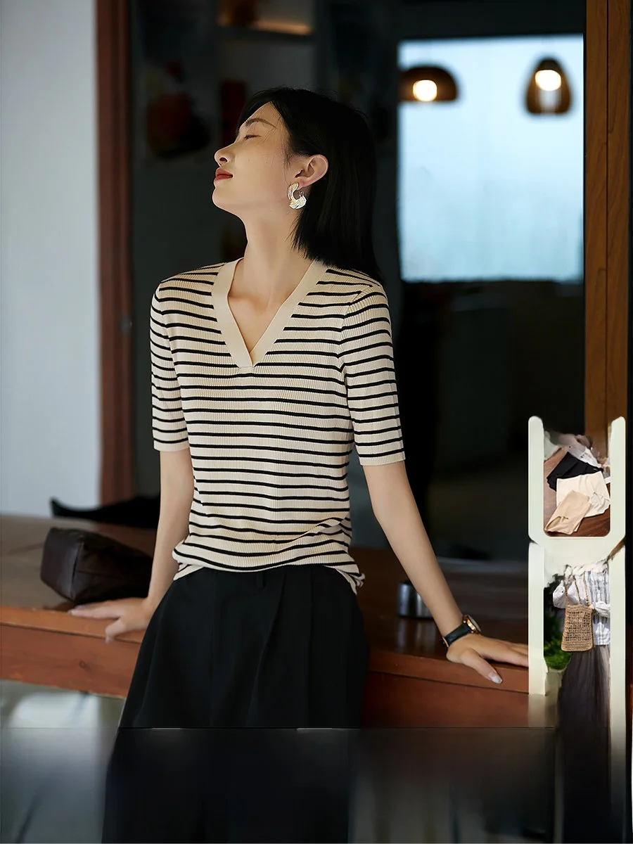 

Весна 2026: Непринужденно-шикарный вязаный топ с V-образным вырезом в полоску, модный шелковый жилет Rylee для женщин, удобный, дышащий, с коротким рукавом