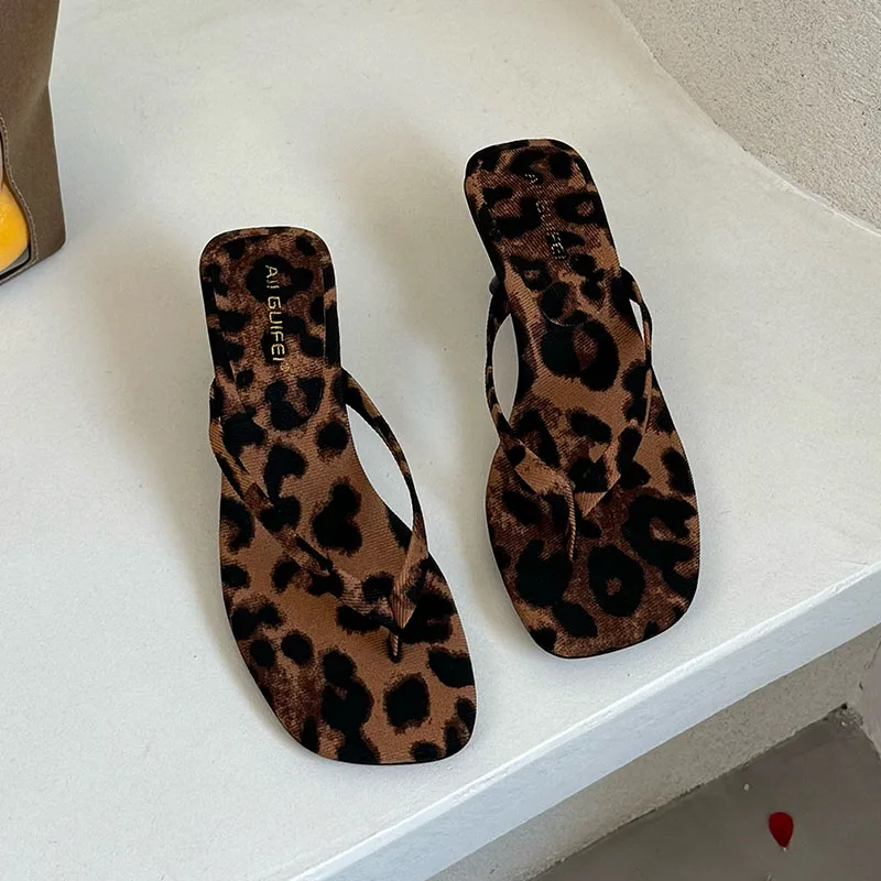 Modische Damen-Sandalen mit eckiger Zehenpartie, 4 cm Absatz, Pantoletten, Sommerschuhe, lässige Flip-Flops, dünne Absatzschuhe, Pumps – Detail 4