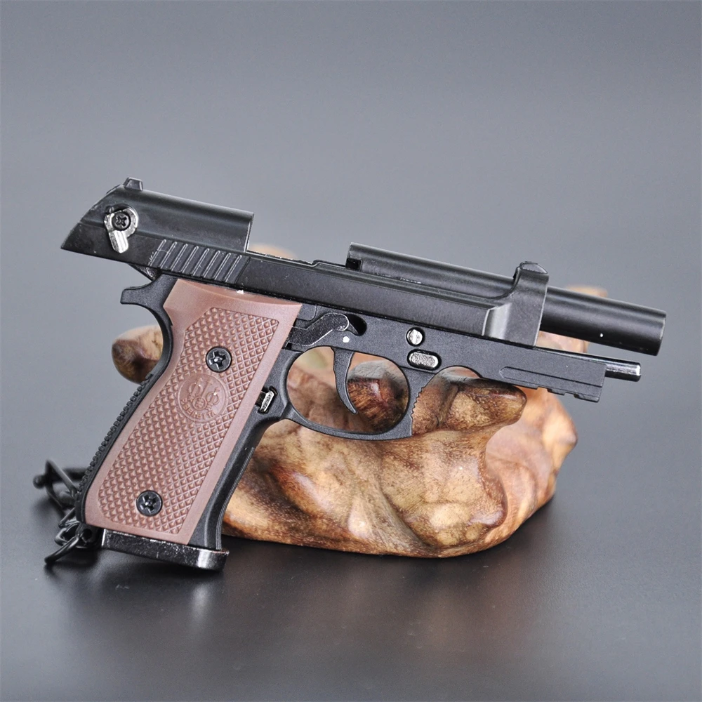 1:3 シェル排出金属銃キーホルダー M92A1 キーリングミニチュアモデル銃合金ピストルおもちゃモデルペンダントコレクションギフト