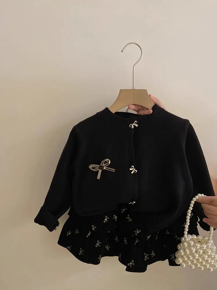 Kinder-Set im koreanischen Stil: Strickjacke & Rock – Schwarzes 2-teiliges Outfit mit Schleifendekoration für Mädchen, Frühling/Herbst, Casual – Detail 7