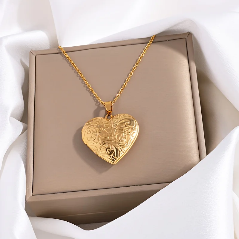 Customized Heart-Shaped Photo Locket Necklace for Women