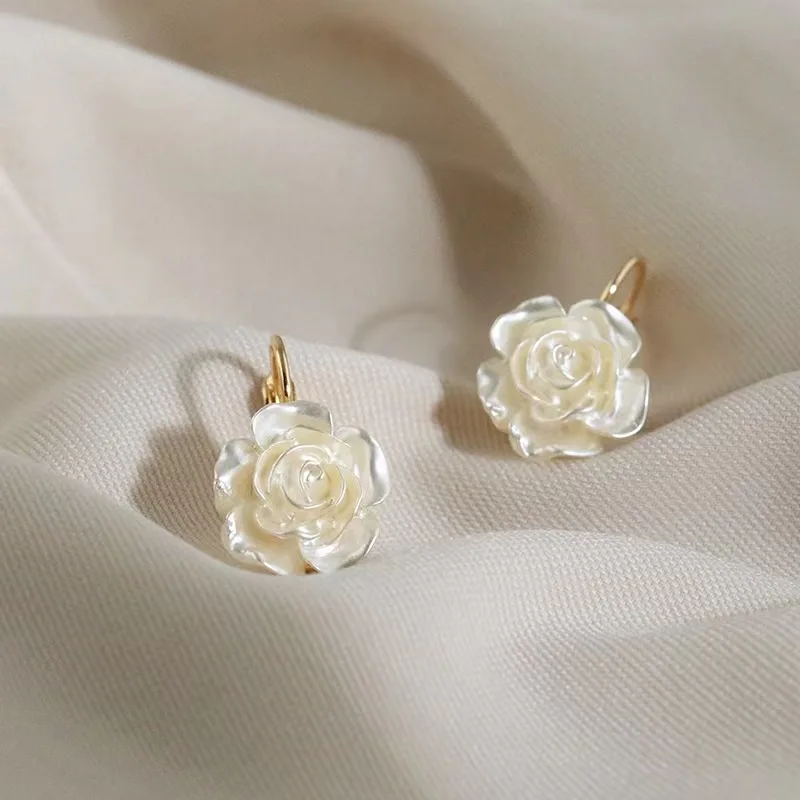 Korean Fashion Elegant Adcanced Sense Gold Color Earring White Camellia Flower Dangle Earrings for Women Summer Party Jewelry