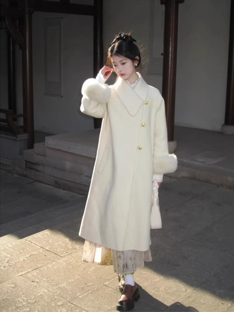 

Winter High-End Design Korean Sle eepskin Jaet White Splicing Medium-Length Ele Coat for Young Women