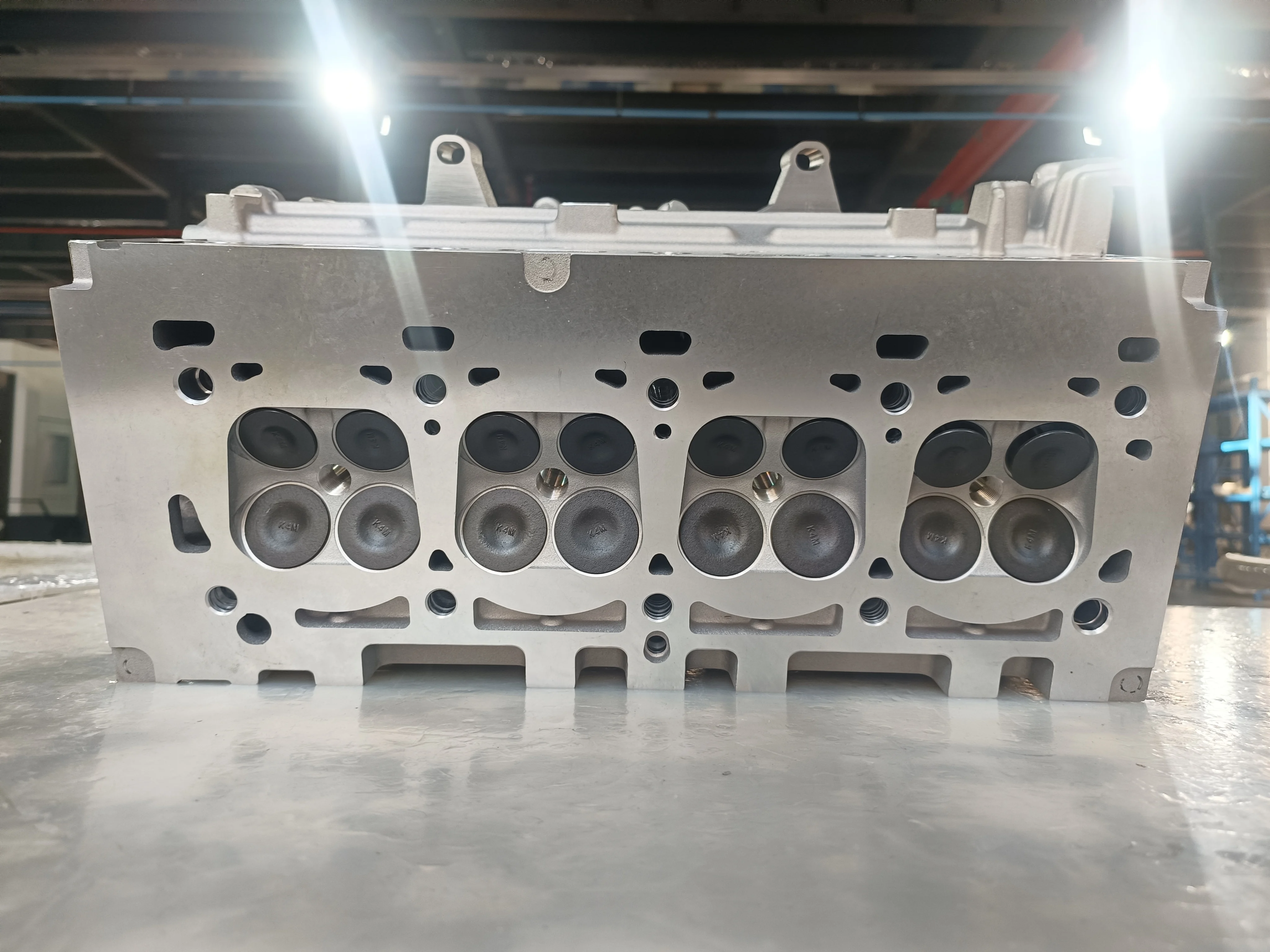 New K4M-F1 Engine Complete Cylinder Head 16V 130C07524R 110414561R 8200598109F1 Cylinder Head Assembly for Renault Kangoo 1.6 2