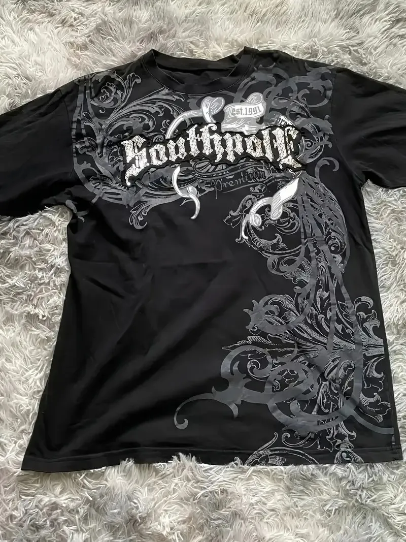 يتميز القميص الرجالي الجديد لصيف 2025 على أزياء الشارع كاجوال ومريحة للتهوية وطباعة نمط ثلاثي الأبعاد