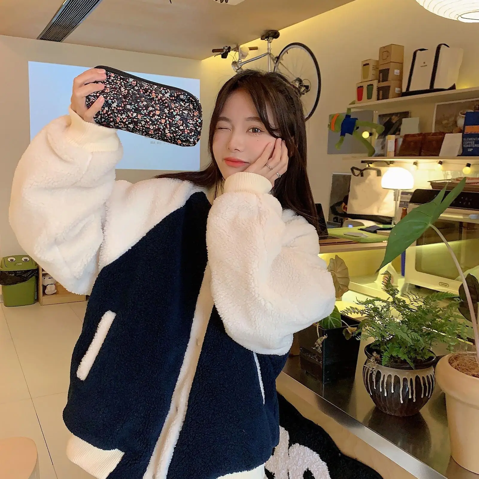 

Вельветовый пенал, 2 шт., вельветовая косметичка, держатель с 3D цветочной вышивкой, коробка-органайзер для канцелярских принадлежностей, школьного колледжа