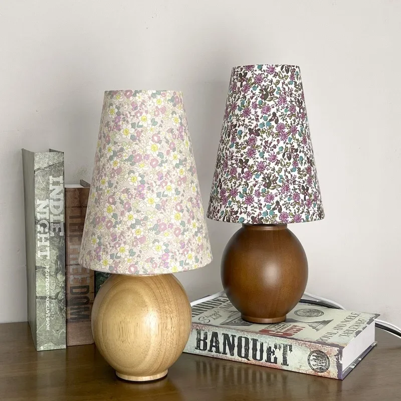 French floral table lamp Korean wave temperature antique solid wood log color walnut bedroom Internet celebrity photo bedside