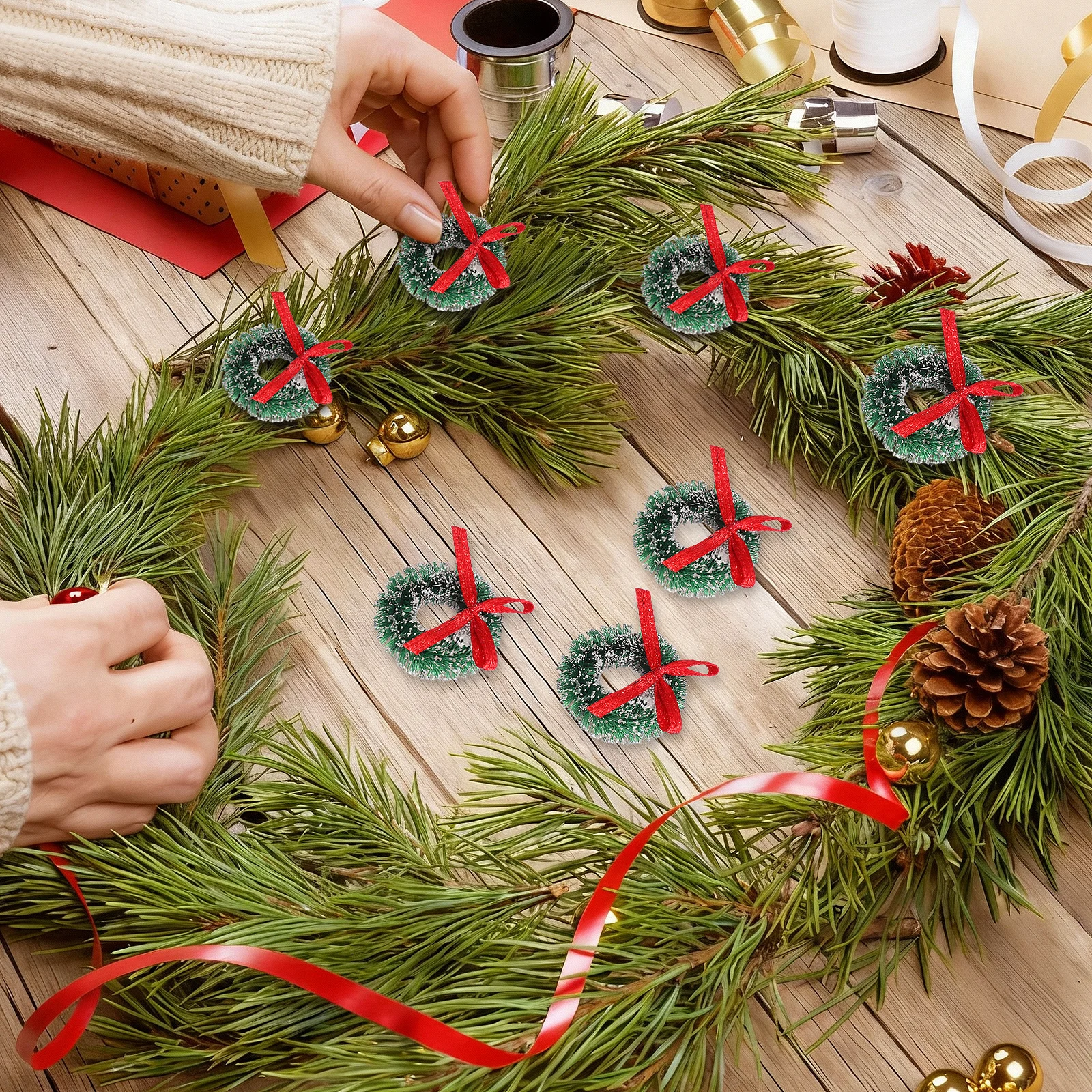 

24Pcs Mini Christmas Wreaths Hanging Garland Green Miniature Decoration for Xmas Tree Home Garden Holiday Celebration Ornament