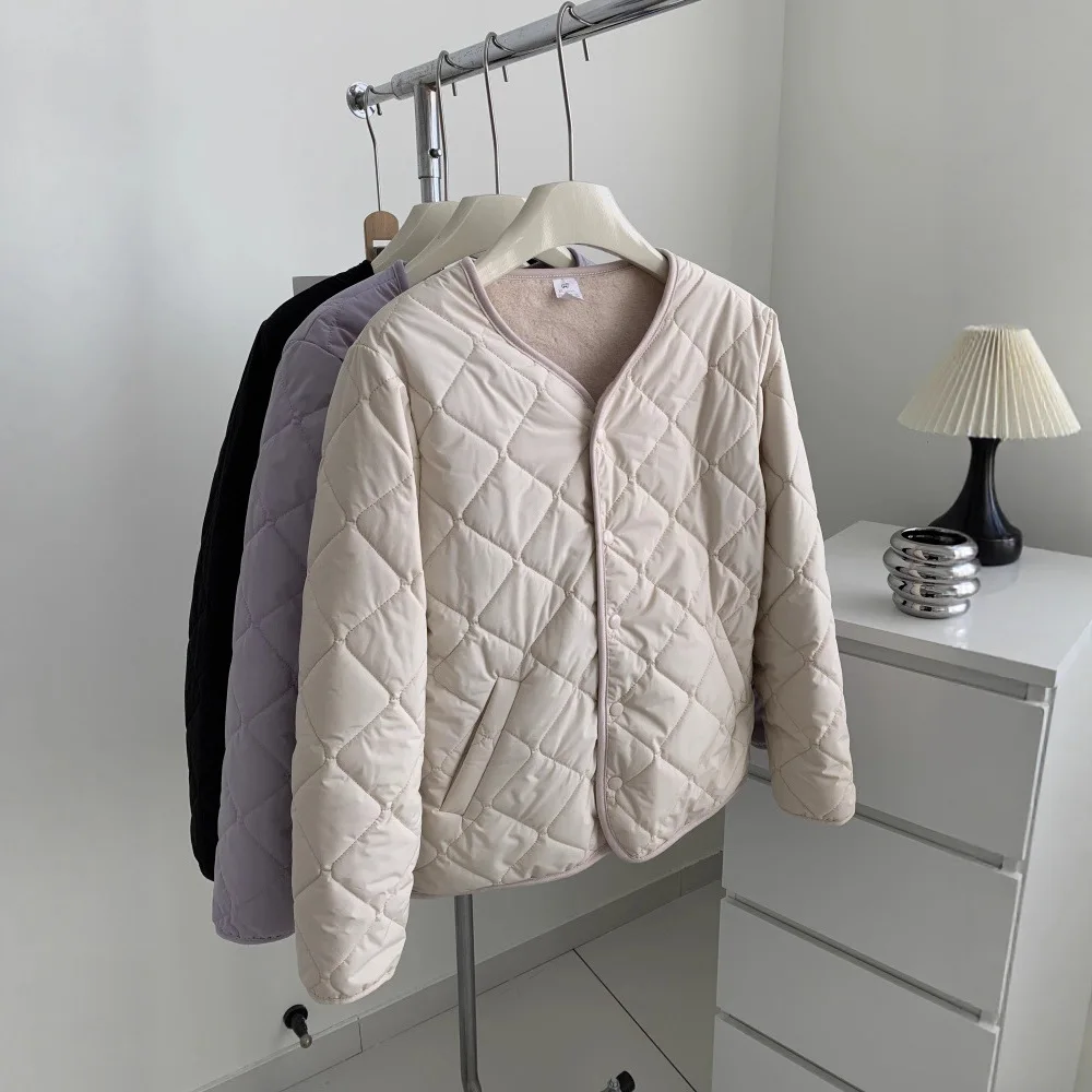 2025 شتاء جديد مبطن الصوف عكسها سترة قطن للنساء فضفاضة عادية سميكة فو فرو منك الخامس الرقبة معطف الشتاء