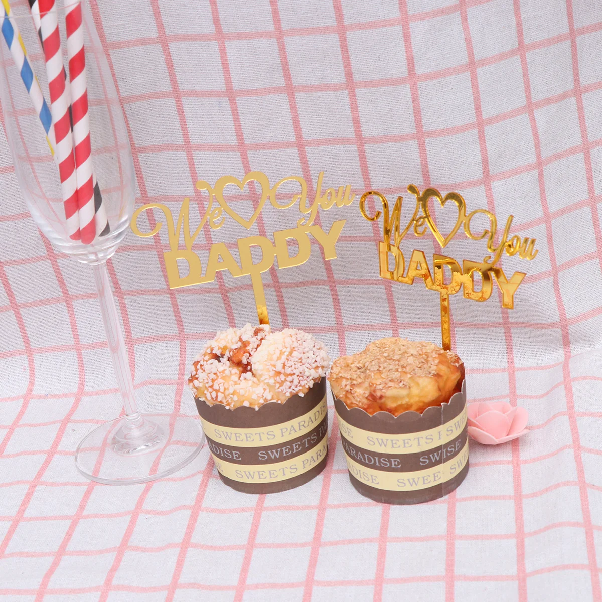 

We Love Daddy Cake Topper Golden Acrylic Creative Design for Father's Day Party Cake Decoration Cupcake Food Picks