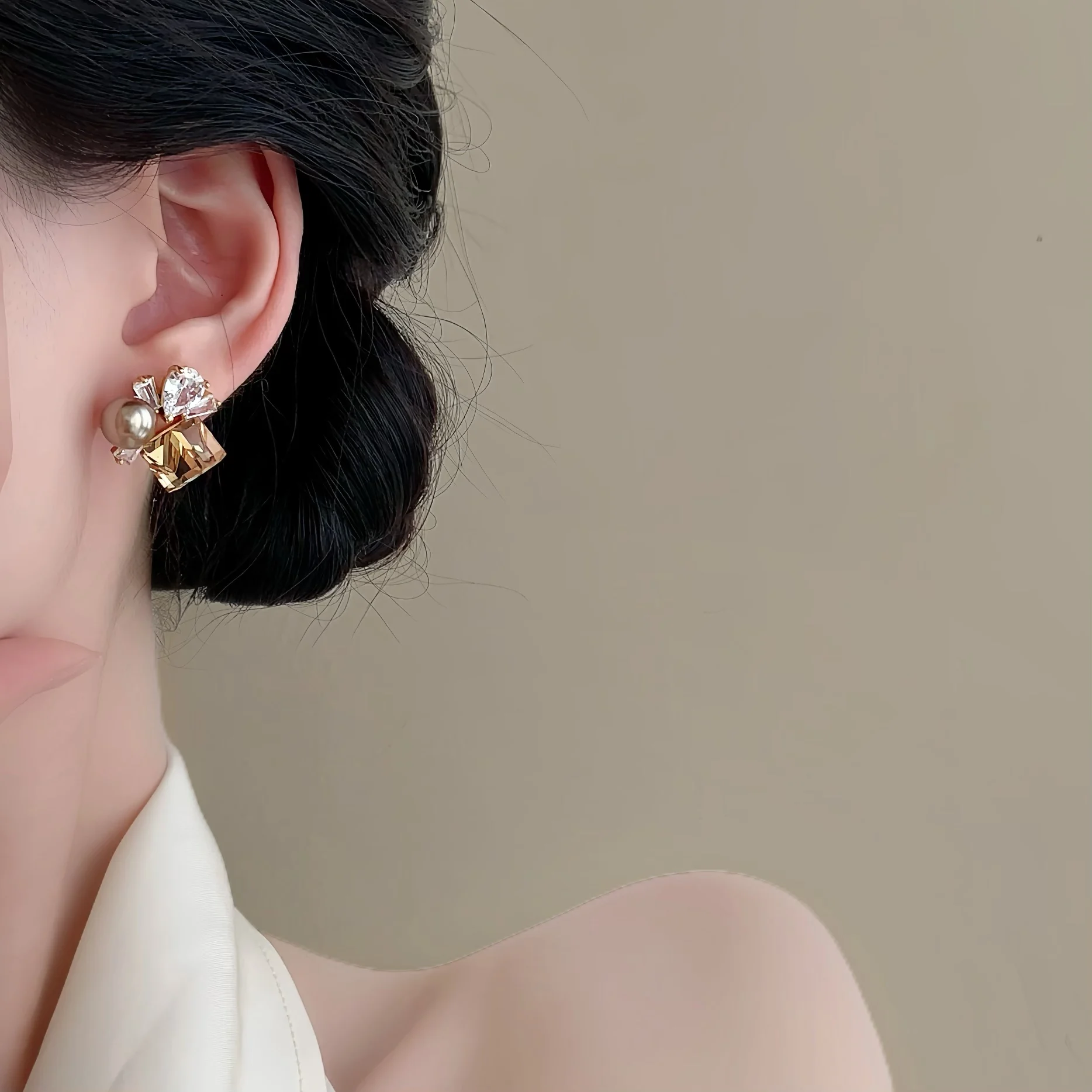 2025 Neue Champagnerfarbene Block-Imitation Kristall-Strass-Ohrringe für Damen, Trendiger Schmuck, Luxuriöse Accessoires – Detail 3